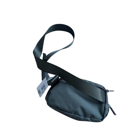 LULULEMON Deep Green Black Everywhere 1L Belt Bag NEW NWT - Picture 2 of 7